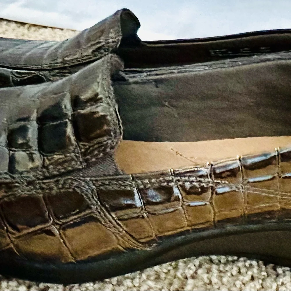 Clarks Collection Womens Brown Croc Embossed Loafer Flats Shoes Size 6.5M‎